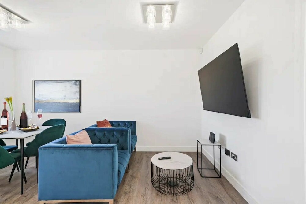 Фото Gorgeous 3 Bedroom Duplex Apartment in West London