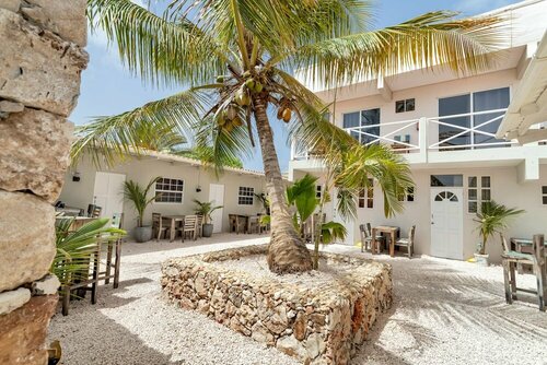 Гостиница The Hut Bonaire на Карибских Нидерландах
