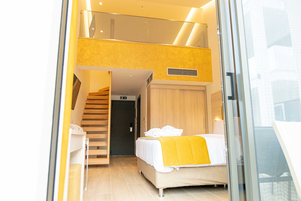 Фото Mirror Hotel