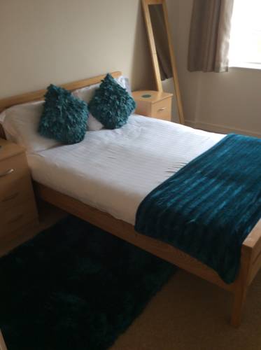 Фото Central Apartment by Cardiff Holiday Homes