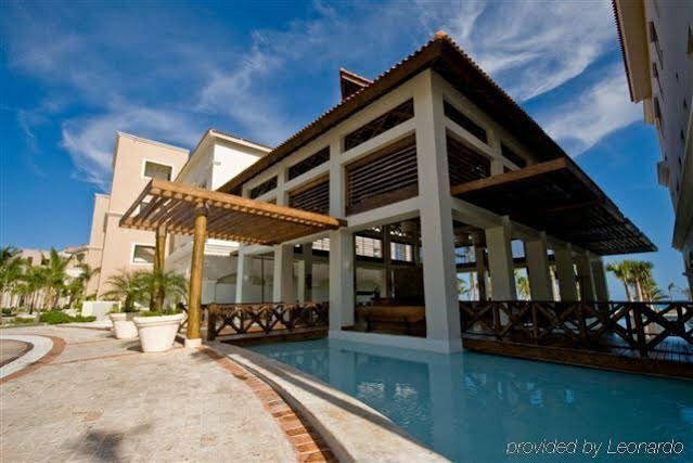 Гостиница Aquamarina Luxury Residences