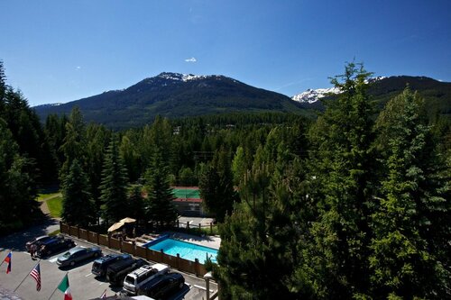Внешний вид отеля Tantalus Resort Lodge в Муниципалитете курорте Уистлере, фото 1