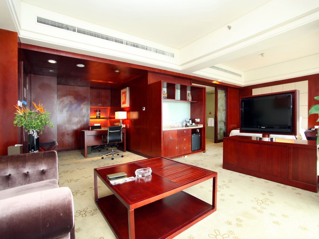 Фото Haiwaihai Crown Hotel