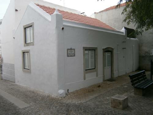 Гостиница The Little House On The Square в Кашкайше