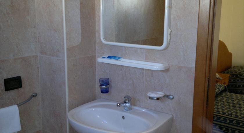 Фото Genius Hotel