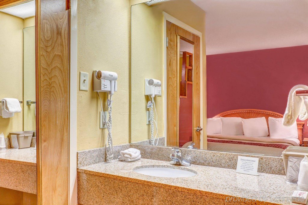 Фото HomeTowne Studios by Red Roof Amarillo West