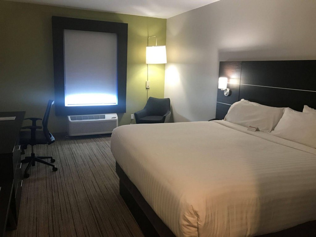 Фото Holiday Inn Express & Suites Port Charlotte, an Ihg Hotel
