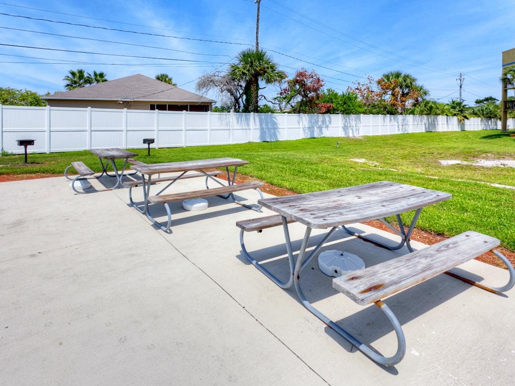 Фото Pet Friendly, 2 Bedroom, 2 Bath - Ocean Village Club P19