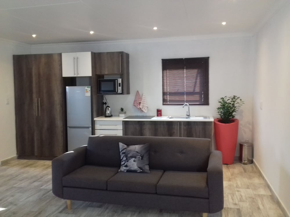 Фото Mayberrypark Guest Lodge