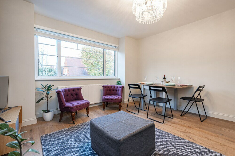 Фото Charming Chiswick Flat by Underthedoormat