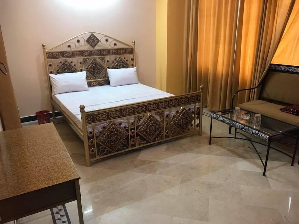 Фото Al Harmain Restaurant