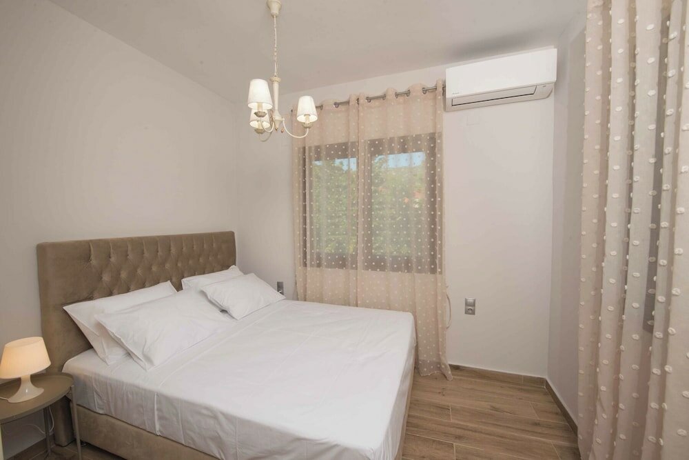 Фото Tony's villa with private pool