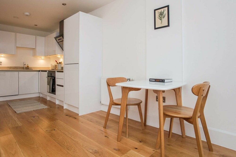 Фото Stunning Modern 1 Bedroom Apartment Near Canary Wharf