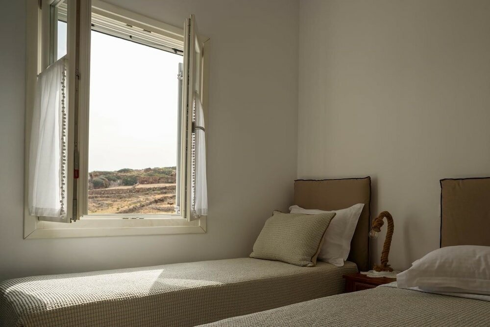 Фото Irene Kimolos Villas