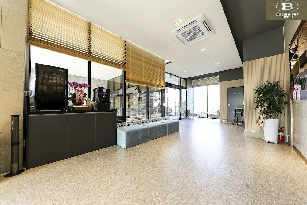 Фото Jeongja Beach Brown Dot