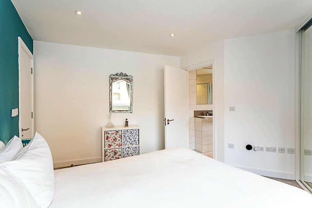 Фото Quiet and Spacious Four Bedroom House