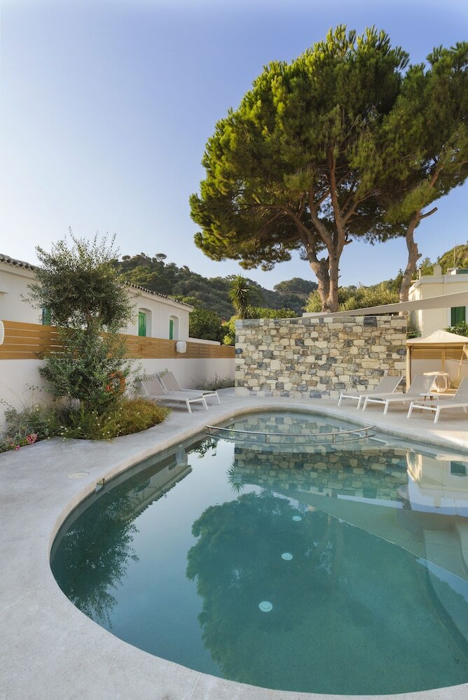 Фото Erato Seaside Hotel