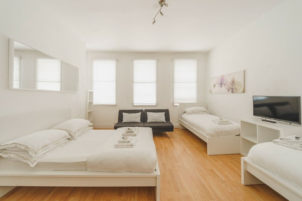 Фото Large Studio Soho & Charing Cross Road