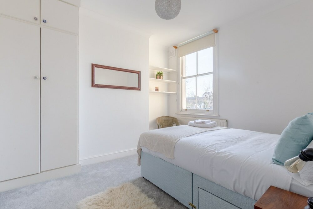 Фото Spacious 3 Bedroom Flat in Brixton