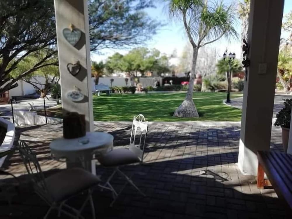 Фото Daisy Country Lodge