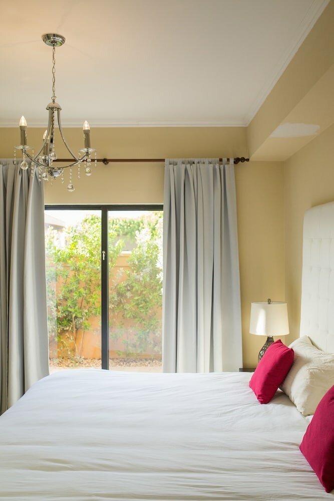 Фото Gold Coast Luxurious and Stylish Condo