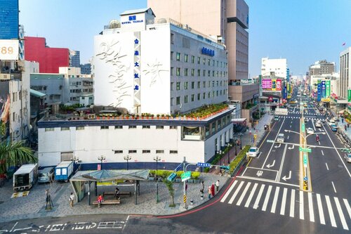Гостиница Tainan Hotel в Тайнани