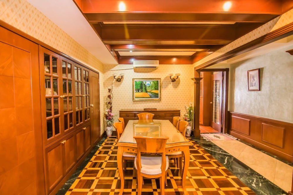 Фото Marina Travellers Suite Marina Court