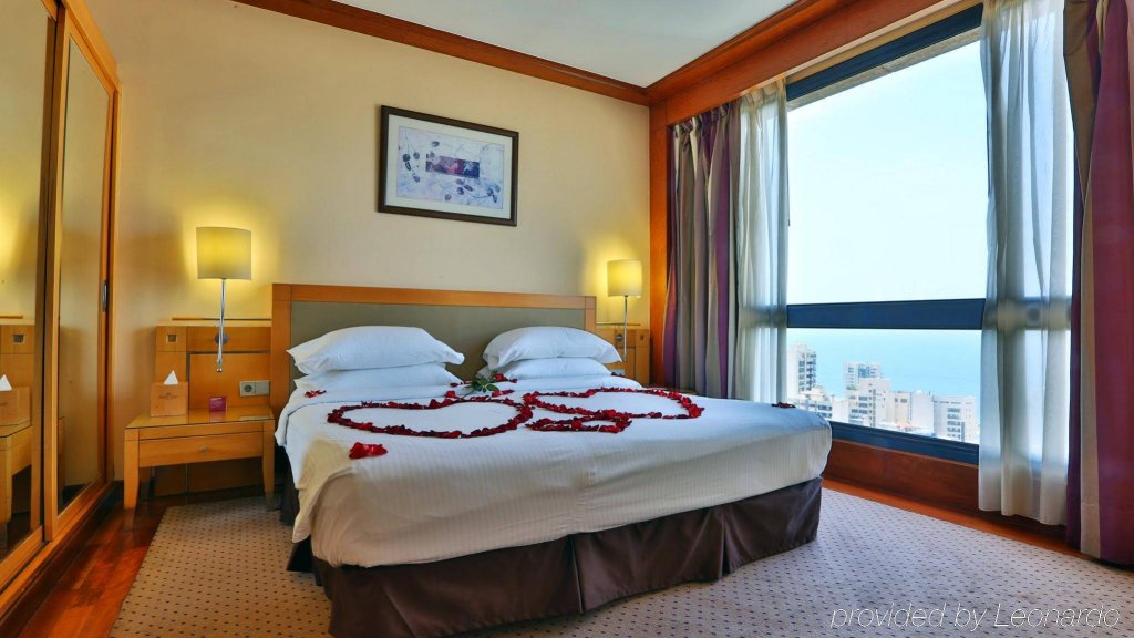 Фото Crowne Plaza Beirut