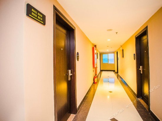 Фото Shidai Holiday Hotel