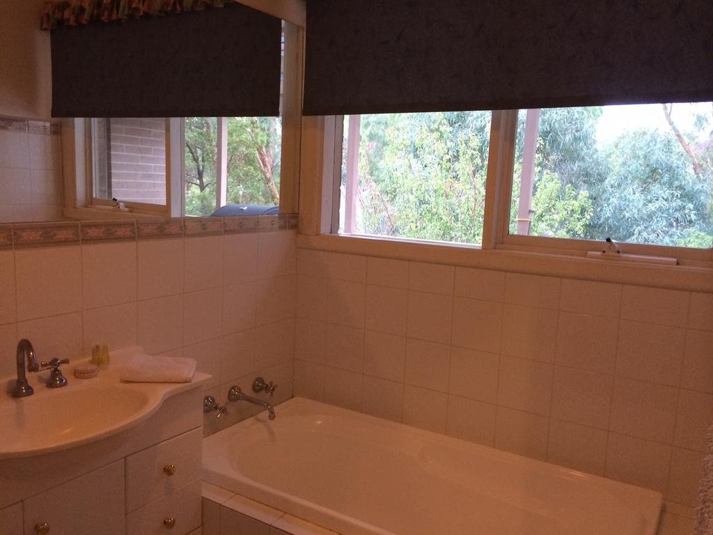 Фото Australian Home Away @ Doncaster Grange Park