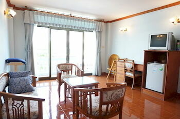 Фото Dee-Lek Guesthouse and Restaurant