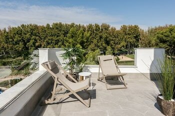 Фото Plaza de España Skyline