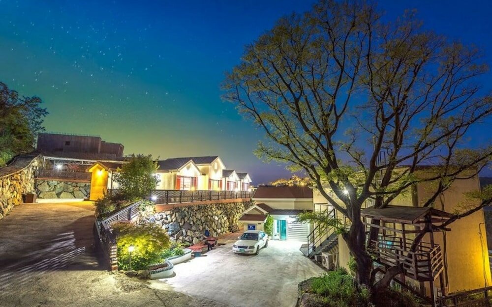 Фото Yeosu Maison Blanche Pension