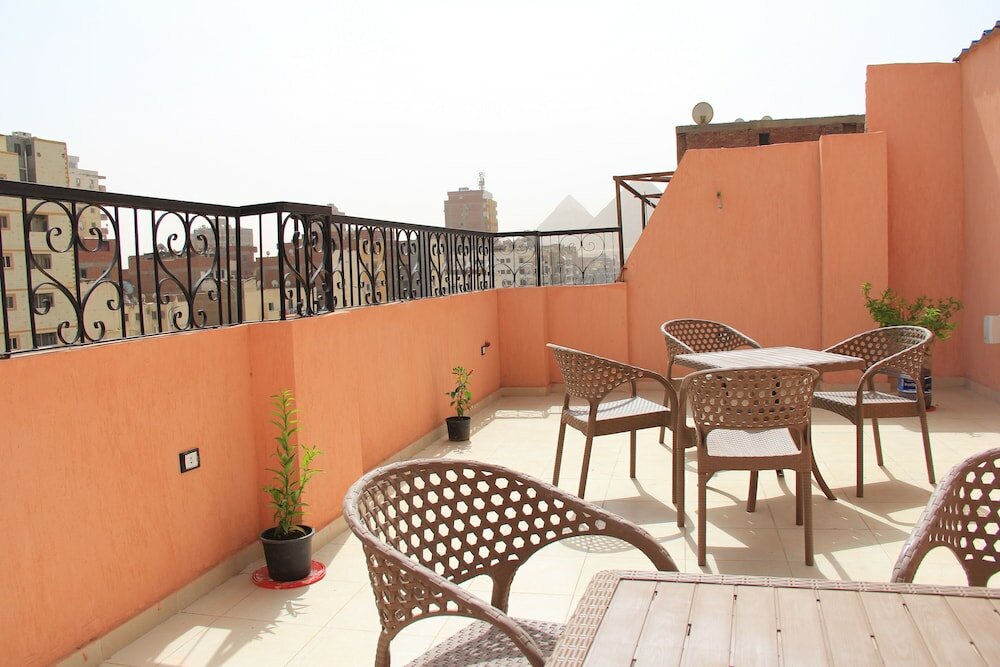 Фото Pyramids Road Guest House