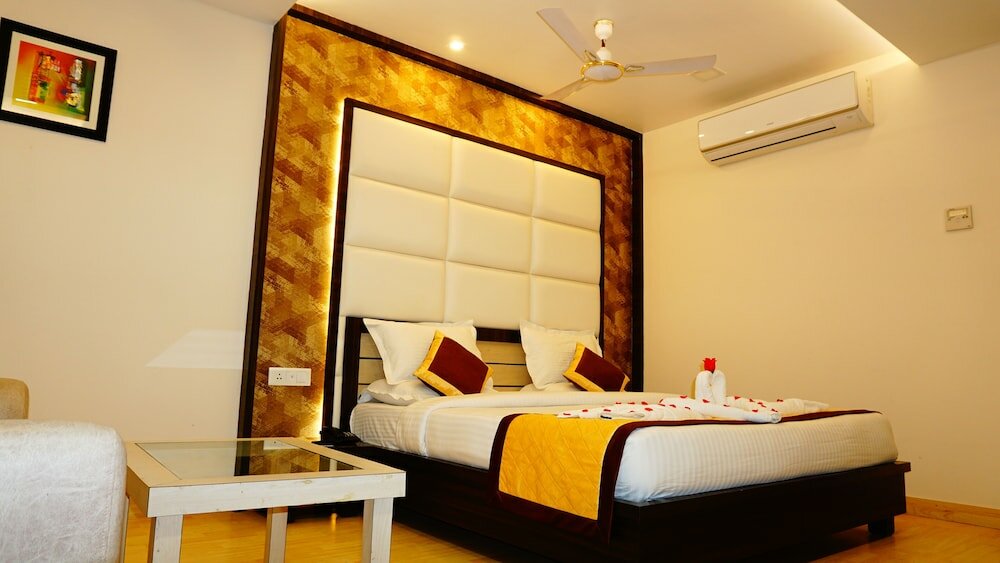 Фото Hotel Golden Laurel Inn