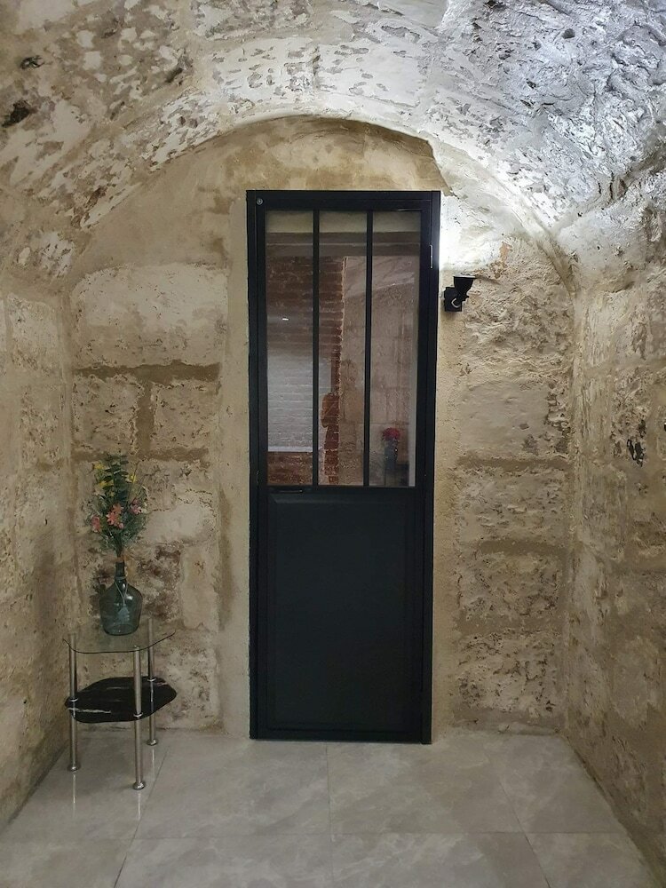 Фото La Forteresse Jacuzzi-Sauna