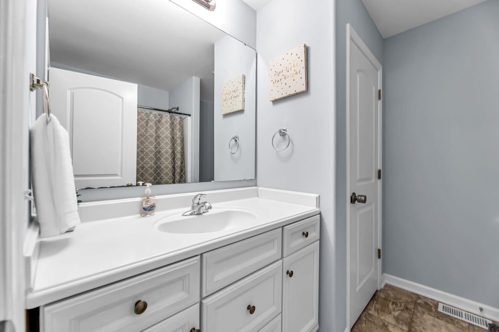 Фото 5006 Beale Ave Orange Door