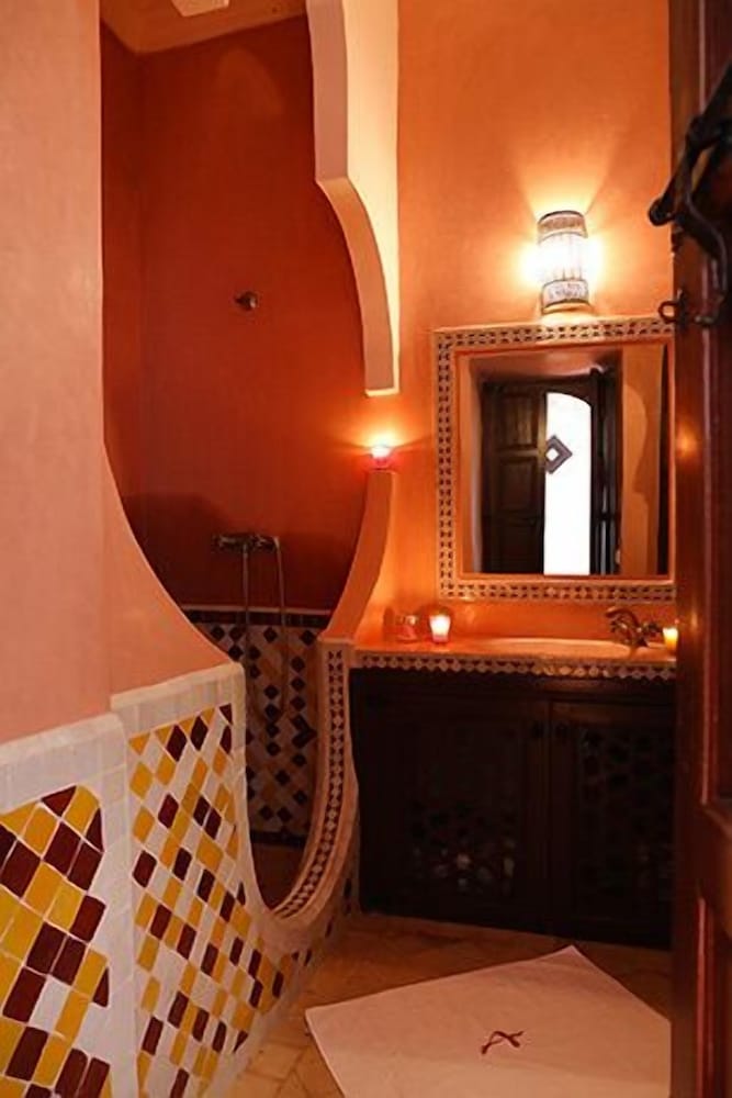 Фото Riad Assaada