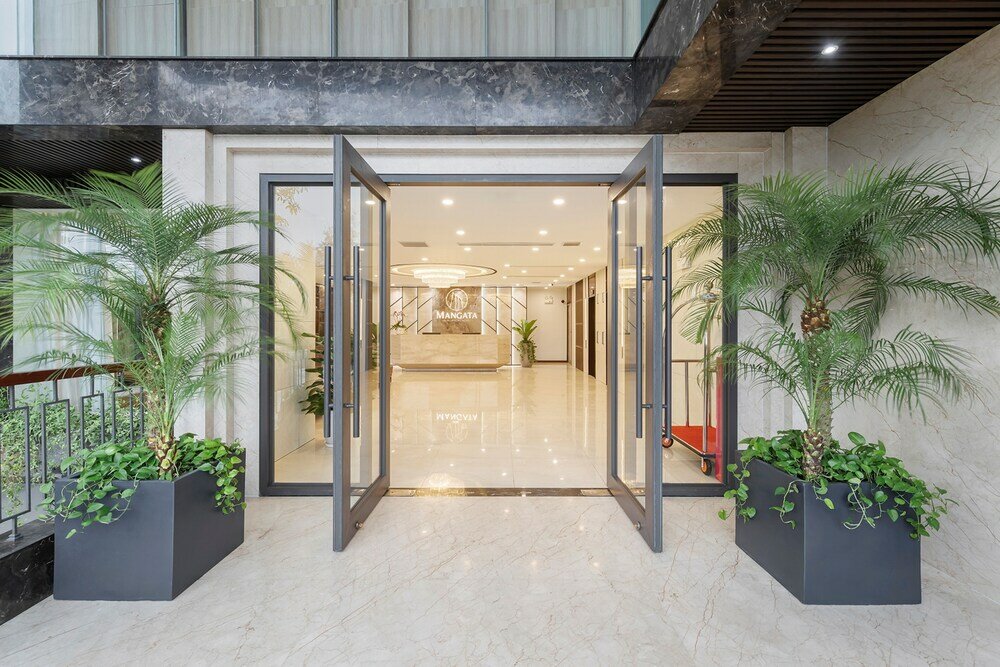 Фото Mangata Beachfront Hotel