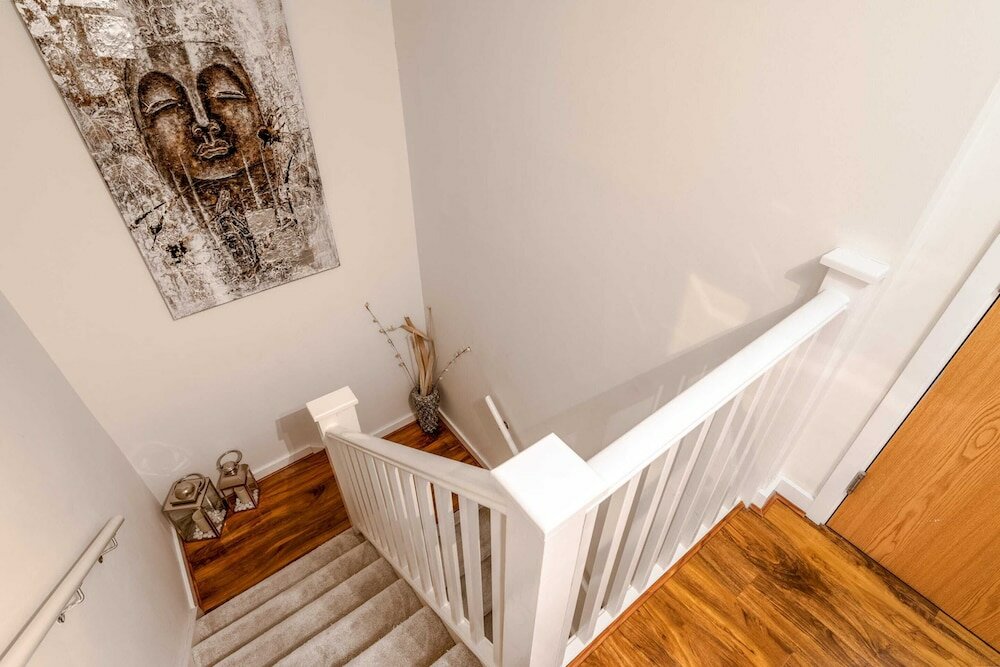 Фото Swanky Stratford Duplex Apartment