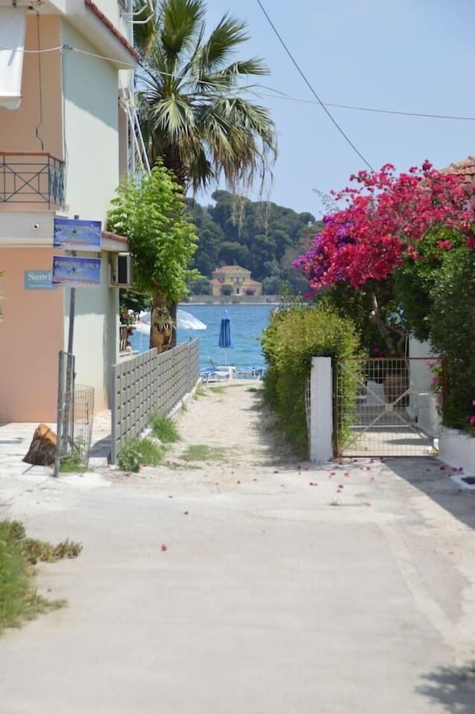 Фото The Beach House