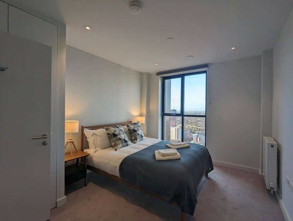 Фото Croydon by Charles Hope