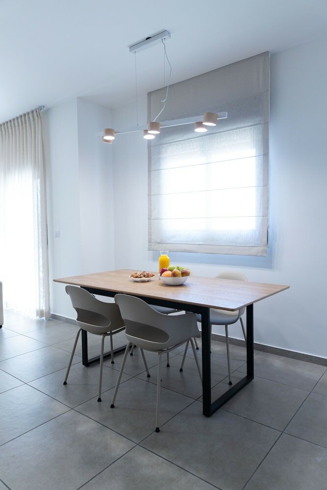 Фото SeaFront Luxurious 3 Br Apartment