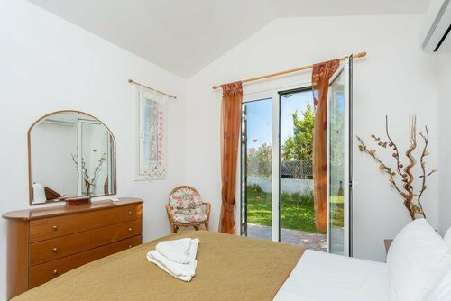 Гостиница Villa Melissa Large Private Pool Walk to Beach Sea Views A C Wifi Car Not Required - 1926