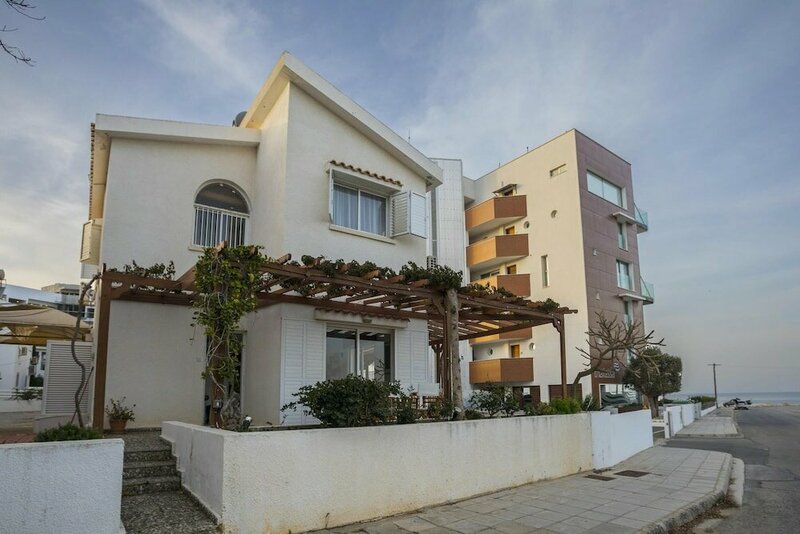 Гостиница Protaras Green Bay Villa by the Sea в Протарасе
