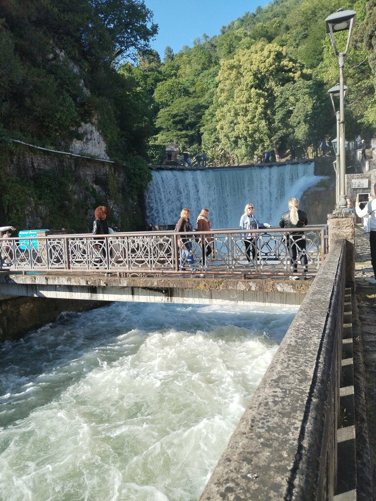 Водопад Новоафонский водопад, Новый Афон, фото