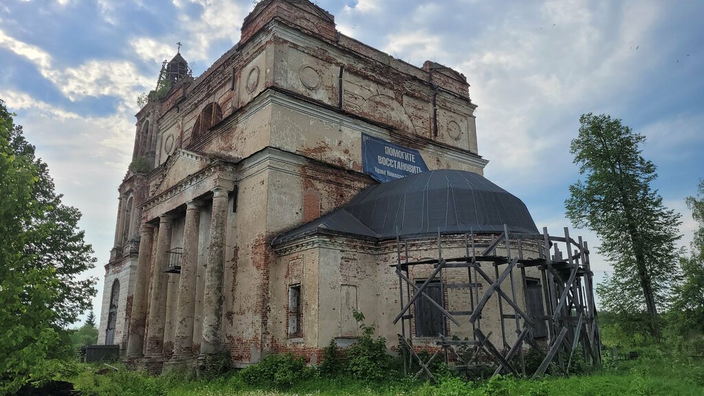 Orthodox church Khram Vvedeniye Vo Khram Presvyatoy Bogoroditsy, Yaroslavl Oblast, photo