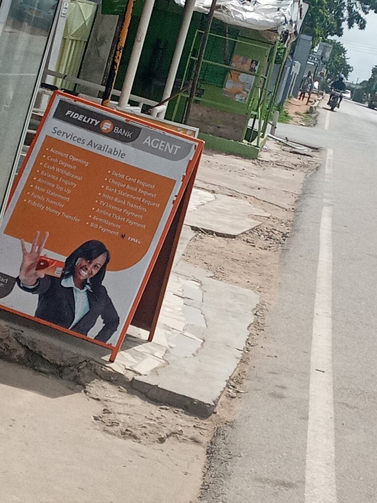 Vending machine Fidelity bank vendor, Accra, photo