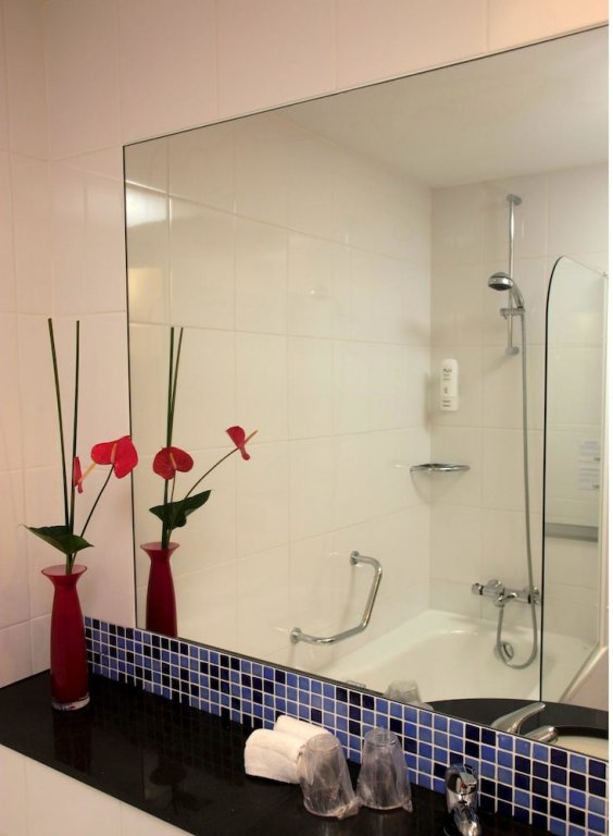 Фото Holiday Inn Express Barcelona City 22@