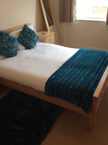 Фото Central Apartment by Cardiff Holiday Homes